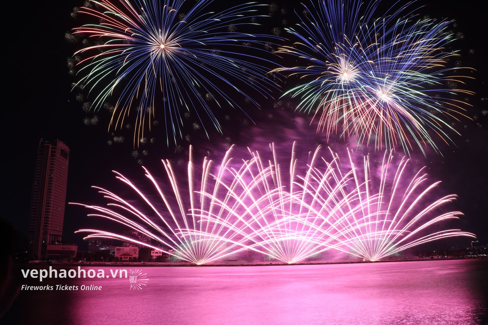 Màn pháo hoa xinh lung linh của đội Bồ Đào Nha